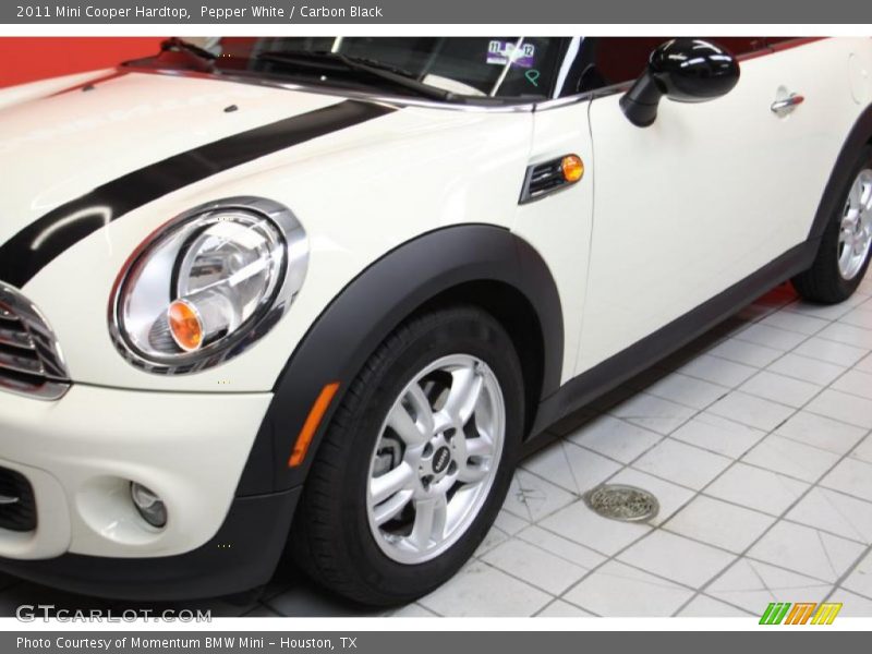 Pepper White / Carbon Black 2011 Mini Cooper Hardtop