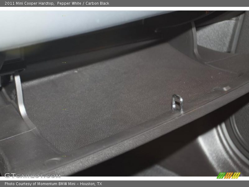 Pepper White / Carbon Black 2011 Mini Cooper Hardtop
