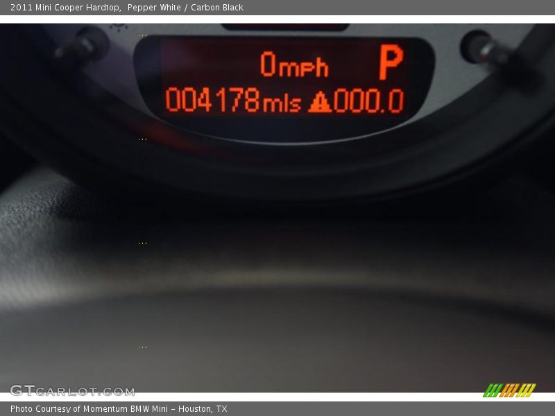 Pepper White / Carbon Black 2011 Mini Cooper Hardtop