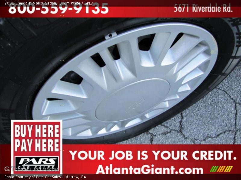 Bright White / Gray 2001 Chevrolet Malibu Sedan