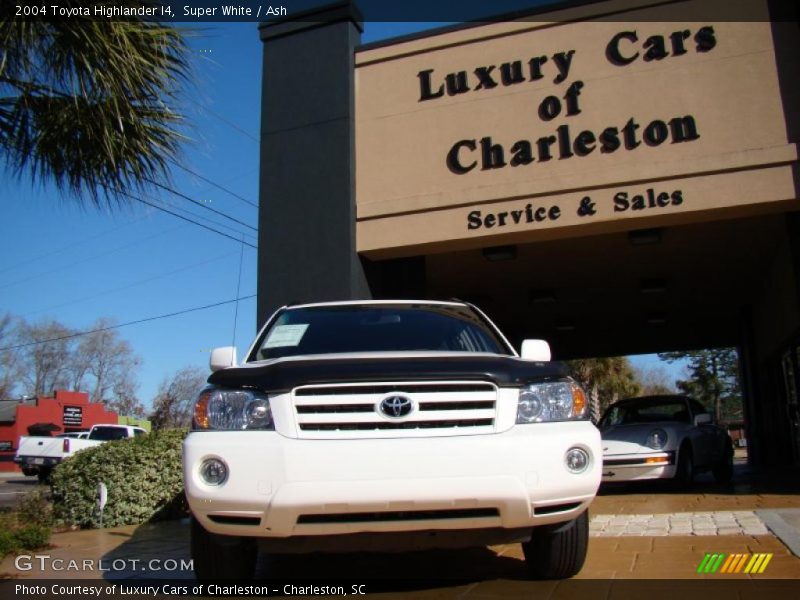 Super White / Ash 2004 Toyota Highlander I4
