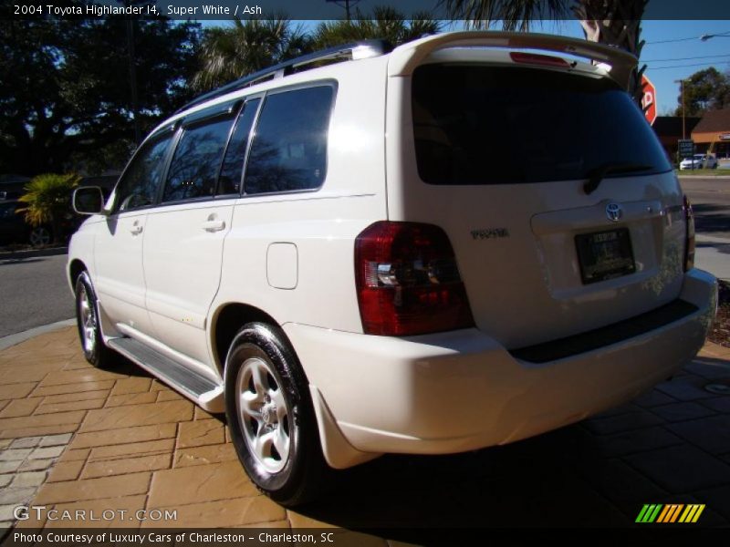 Super White / Ash 2004 Toyota Highlander I4