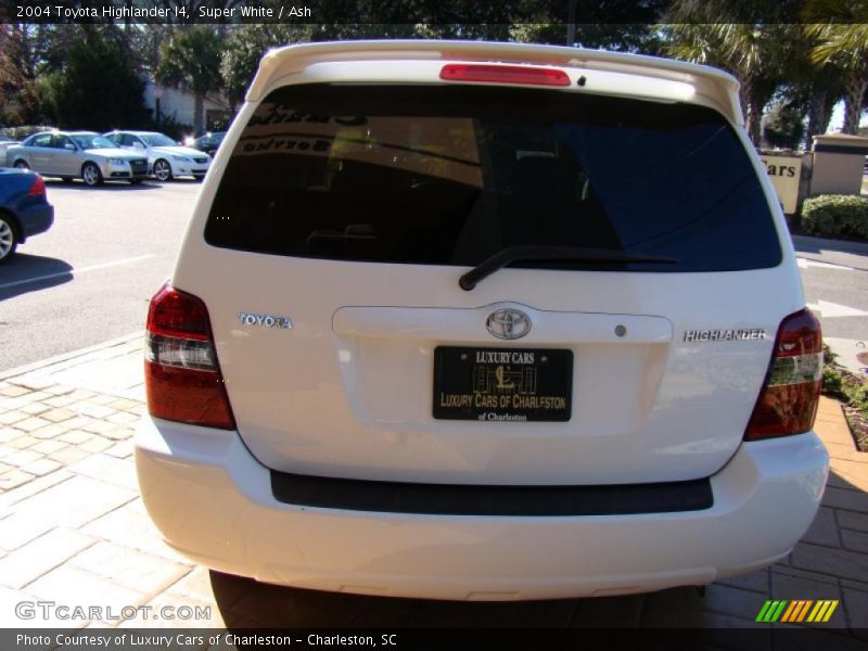 Super White / Ash 2004 Toyota Highlander I4