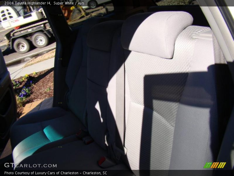 Super White / Ash 2004 Toyota Highlander I4