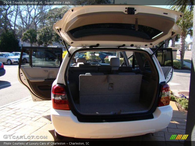 Super White / Ash 2004 Toyota Highlander I4