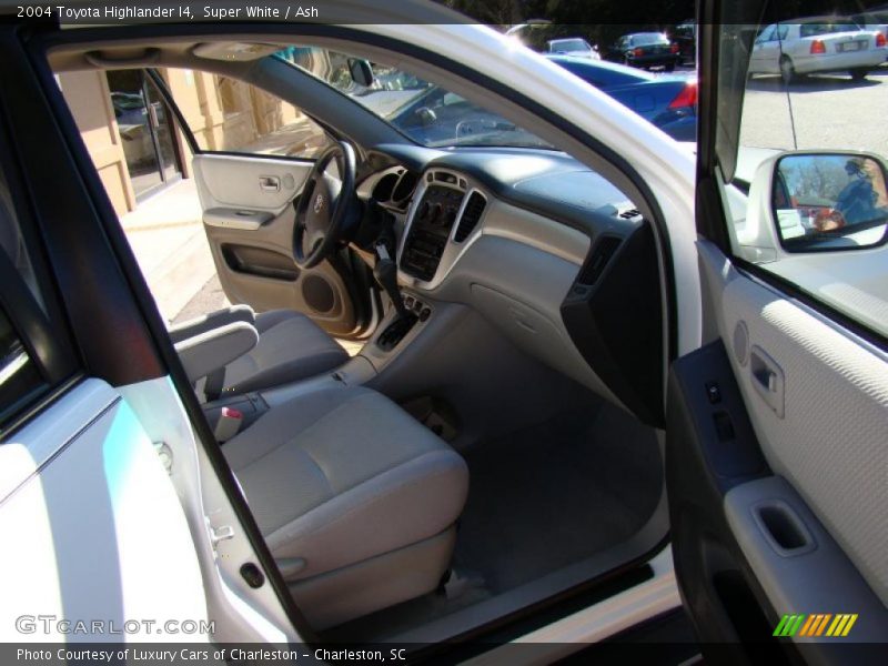 Super White / Ash 2004 Toyota Highlander I4