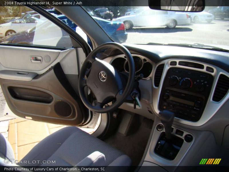 Super White / Ash 2004 Toyota Highlander I4