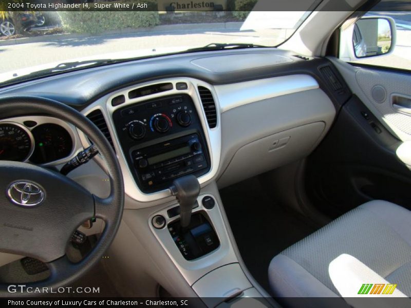 Super White / Ash 2004 Toyota Highlander I4