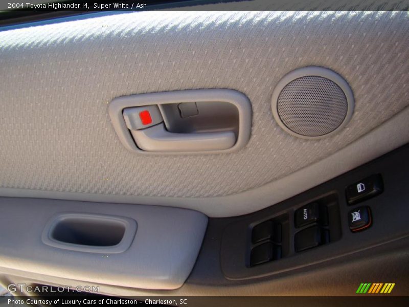 Super White / Ash 2004 Toyota Highlander I4