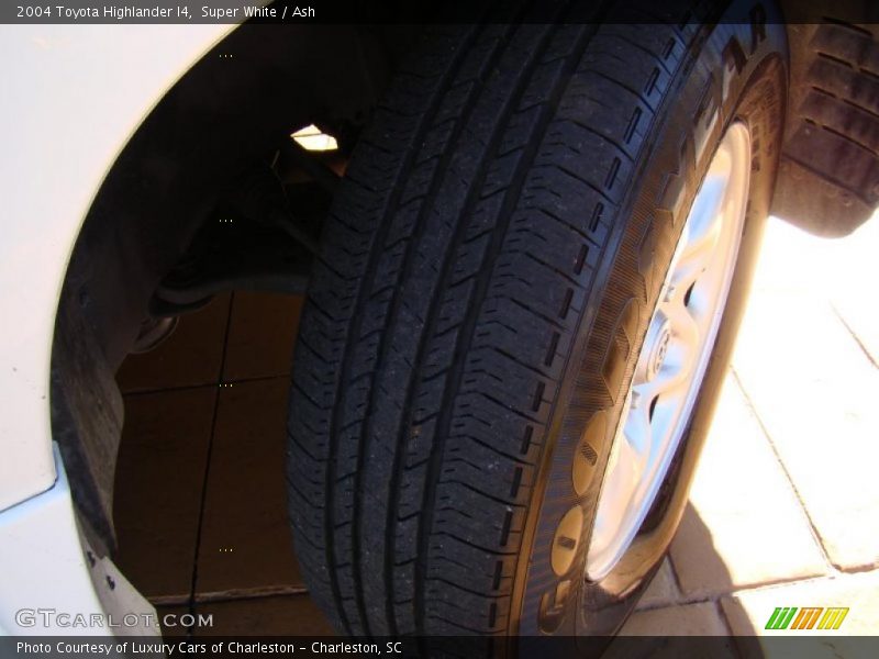 Super White / Ash 2004 Toyota Highlander I4