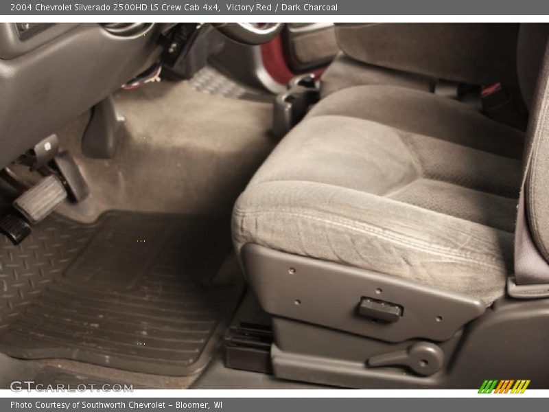 Victory Red / Dark Charcoal 2004 Chevrolet Silverado 2500HD LS Crew Cab 4x4