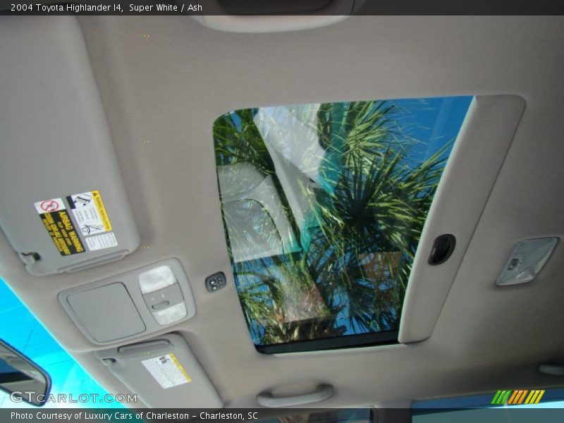 Super White / Ash 2004 Toyota Highlander I4