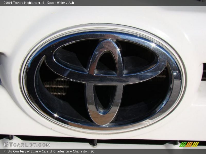 Super White / Ash 2004 Toyota Highlander I4