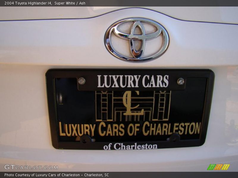 Super White / Ash 2004 Toyota Highlander I4