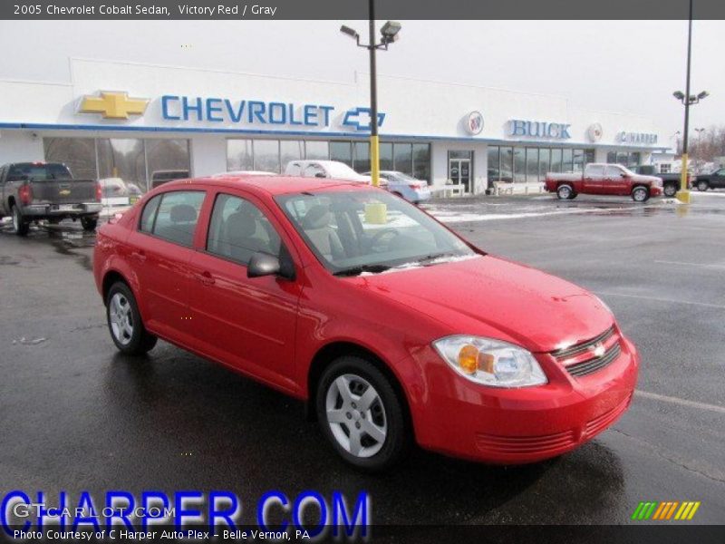 Victory Red / Gray 2005 Chevrolet Cobalt Sedan