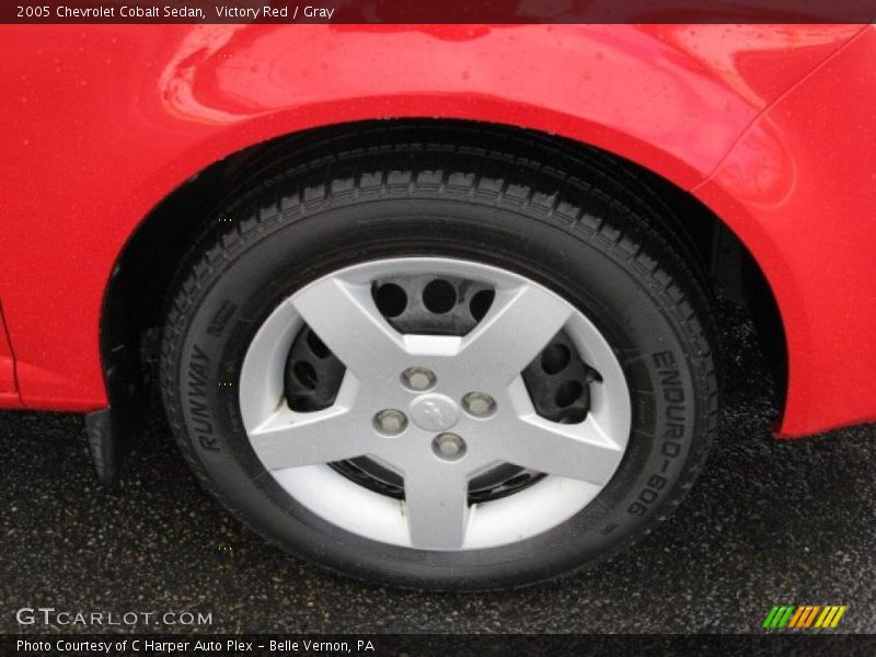 Victory Red / Gray 2005 Chevrolet Cobalt Sedan