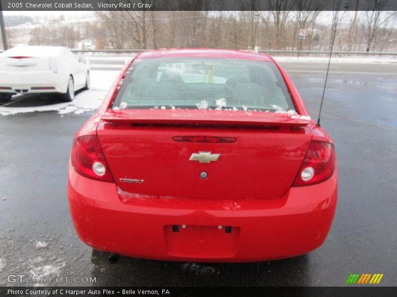 Victory Red / Gray 2005 Chevrolet Cobalt Sedan