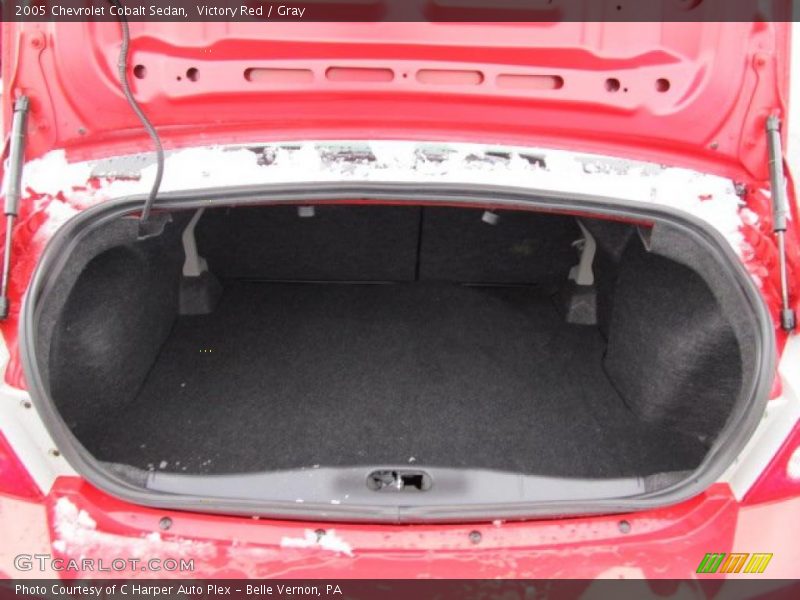 Victory Red / Gray 2005 Chevrolet Cobalt Sedan