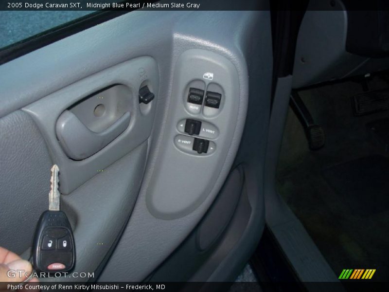 Midnight Blue Pearl / Medium Slate Gray 2005 Dodge Caravan SXT