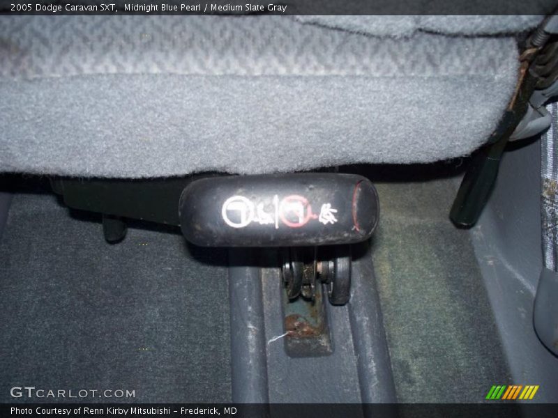Midnight Blue Pearl / Medium Slate Gray 2005 Dodge Caravan SXT