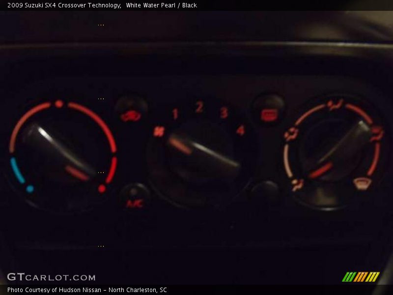 White Water Pearl / Black 2009 Suzuki SX4 Crossover Technology