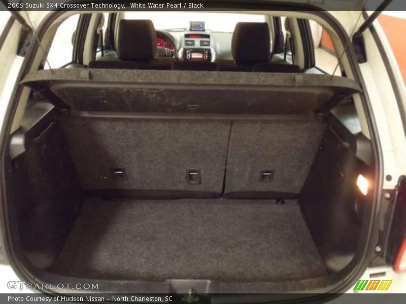 White Water Pearl / Black 2009 Suzuki SX4 Crossover Technology