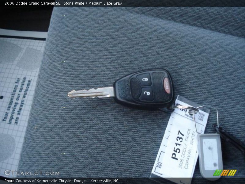 Stone White / Medium Slate Gray 2006 Dodge Grand Caravan SE