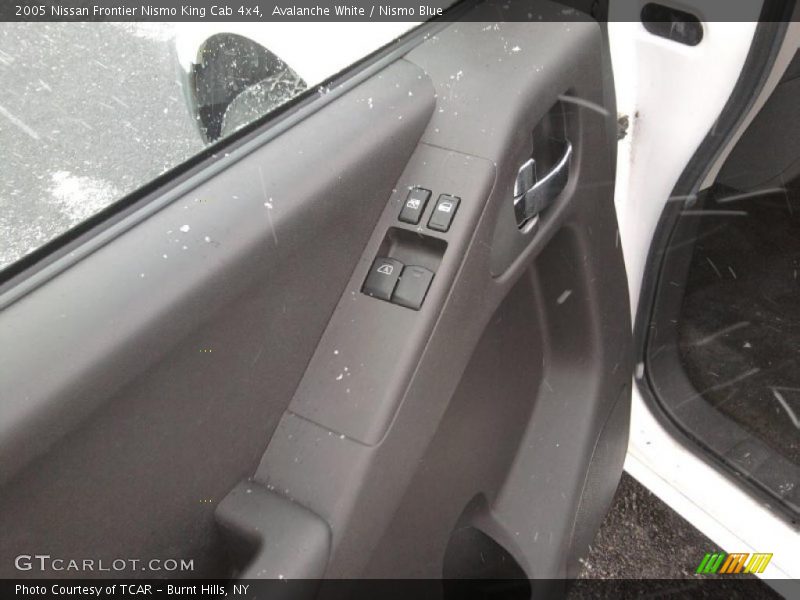Avalanche White / Nismo Blue 2005 Nissan Frontier Nismo King Cab 4x4