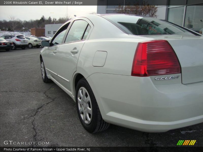 Dover White Pearl / Beige 2006 Mitsubishi Galant ES