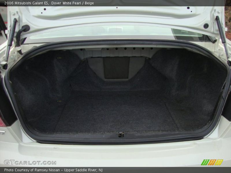 Dover White Pearl / Beige 2006 Mitsubishi Galant ES