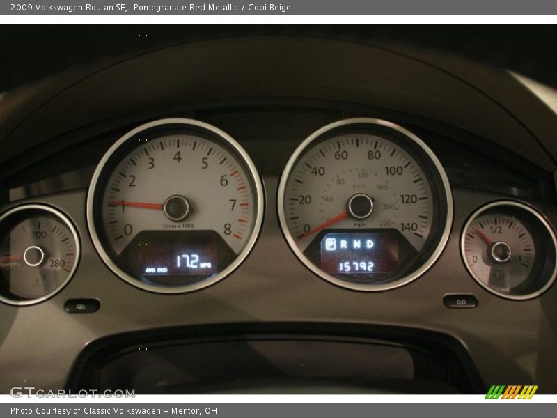 Pomegranate Red Metallic / Gobi Beige 2009 Volkswagen Routan SE
