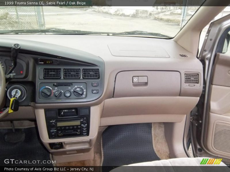 Sable Pearl / Oak Beige 1999 Toyota Sienna CE