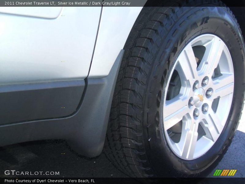 Silver Ice Metallic / Dark Gray/Light Gray 2011 Chevrolet Traverse LT