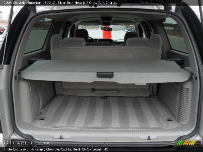  2004 Suburban 1500 LS Trunk