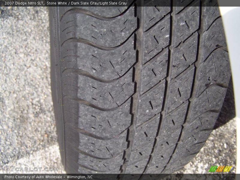 Stone White / Dark Slate Gray/Light Slate Gray 2007 Dodge Nitro SLT