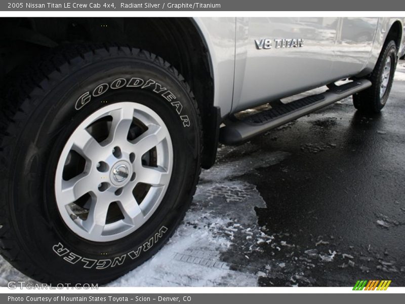 Radiant Silver / Graphite/Titanium 2005 Nissan Titan LE Crew Cab 4x4