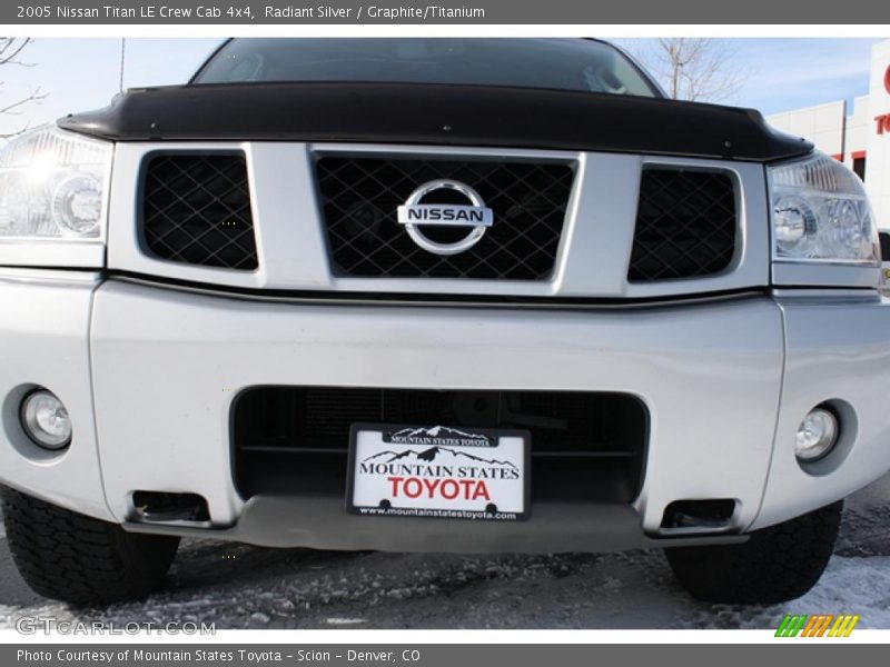 Radiant Silver / Graphite/Titanium 2005 Nissan Titan LE Crew Cab 4x4
