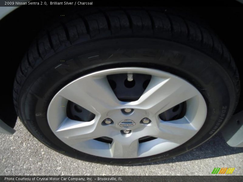 Brilliant Silver / Charcoal 2009 Nissan Sentra 2.0