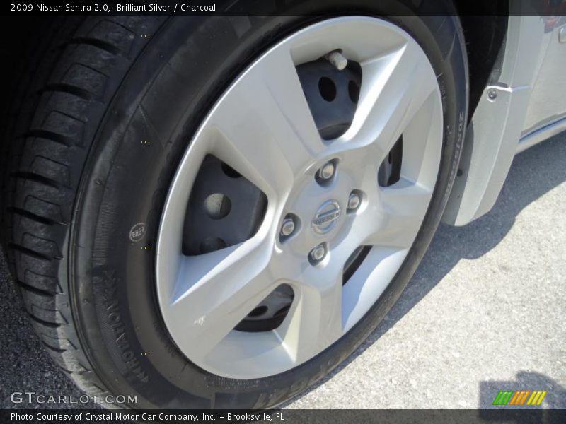 Brilliant Silver / Charcoal 2009 Nissan Sentra 2.0