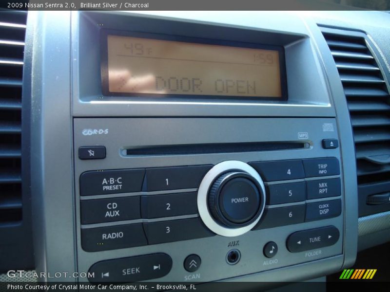 Brilliant Silver / Charcoal 2009 Nissan Sentra 2.0