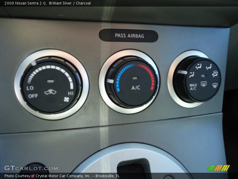 Brilliant Silver / Charcoal 2009 Nissan Sentra 2.0