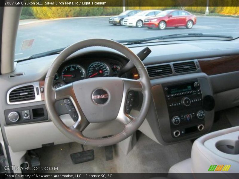 Dashboard of 2007 Yukon SLE