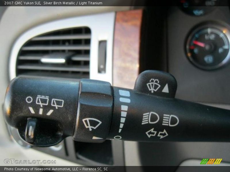 Silver Birch Metallic / Light Titanium 2007 GMC Yukon SLE