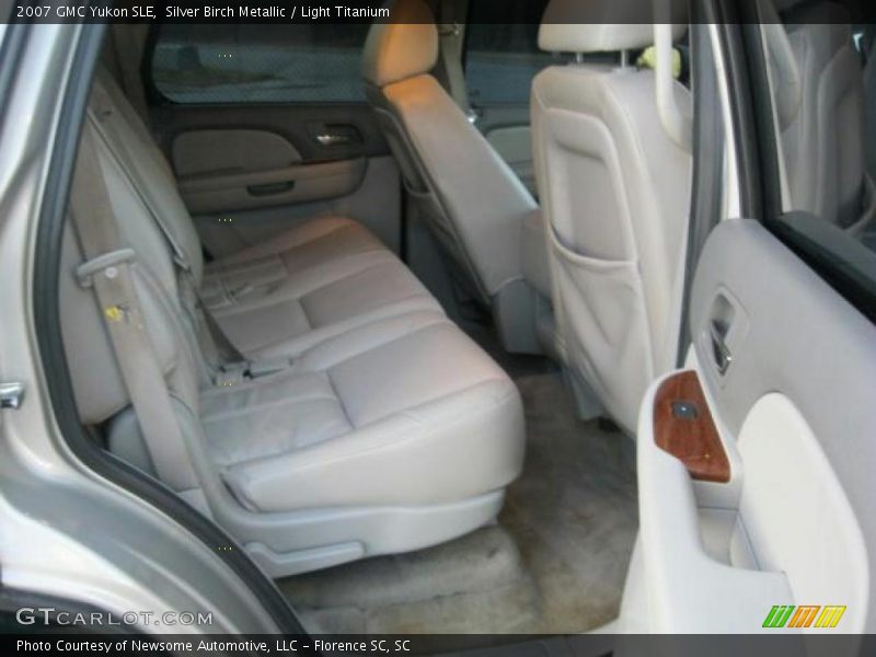 Silver Birch Metallic / Light Titanium 2007 GMC Yukon SLE