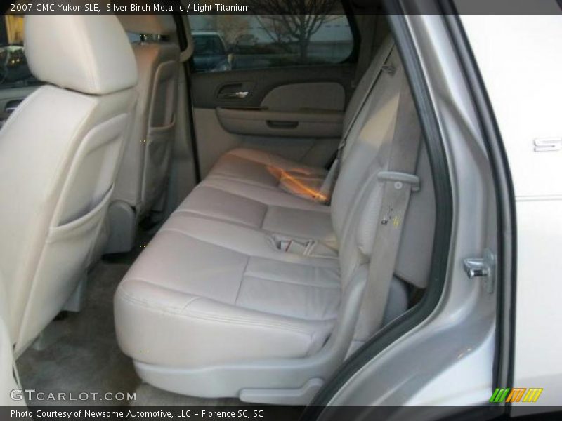 Silver Birch Metallic / Light Titanium 2007 GMC Yukon SLE