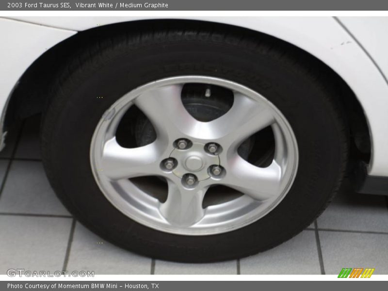 Vibrant White / Medium Graphite 2003 Ford Taurus SES
