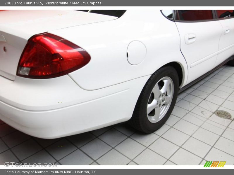 Vibrant White / Medium Graphite 2003 Ford Taurus SES