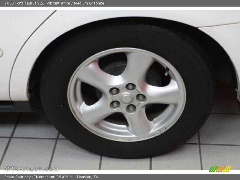 Vibrant White / Medium Graphite 2003 Ford Taurus SES
