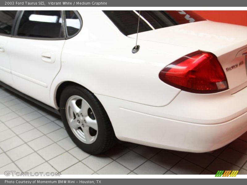 Vibrant White / Medium Graphite 2003 Ford Taurus SES