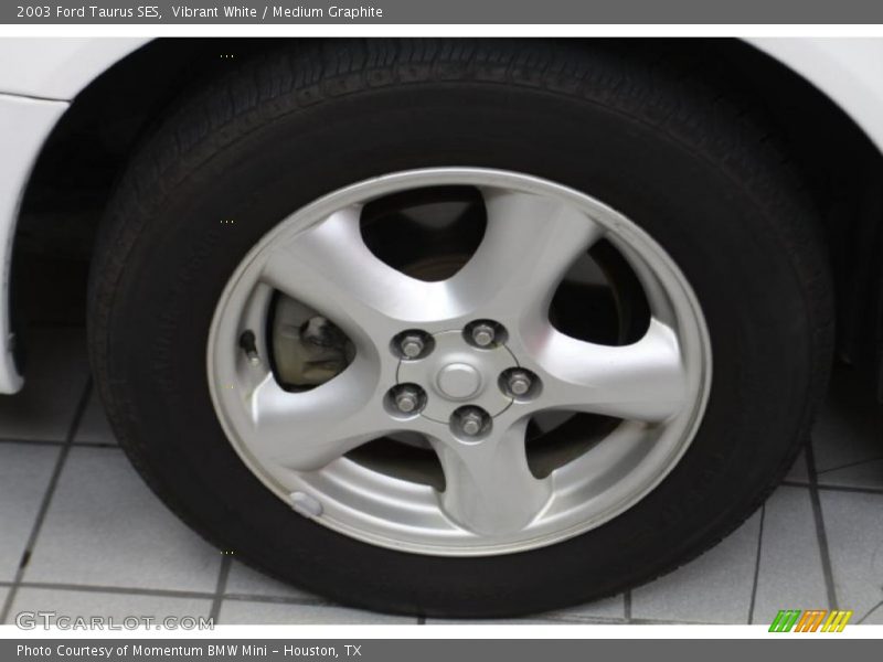 Vibrant White / Medium Graphite 2003 Ford Taurus SES